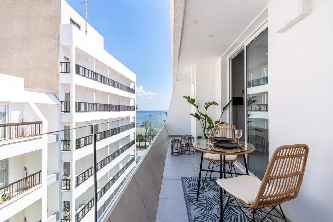 Beach Daze 1-Br Apt By Finikoudes Beach Ларнака Экстерьер фото